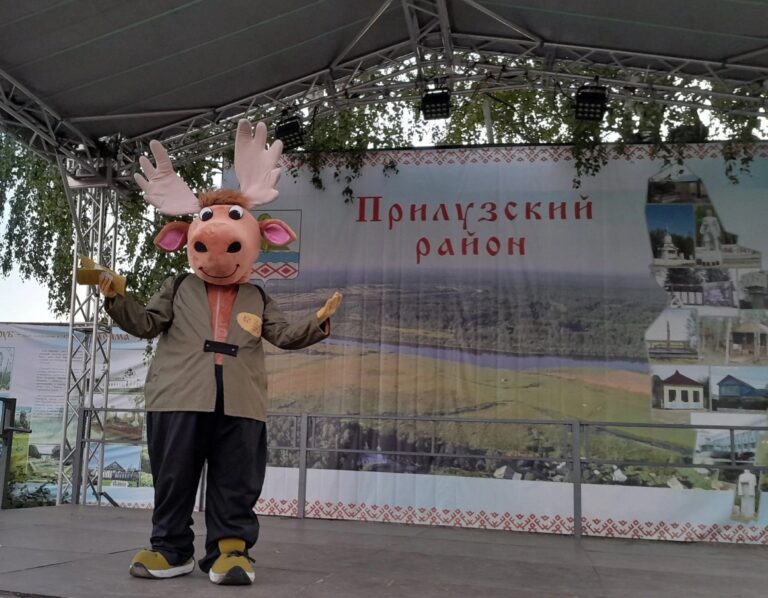 На праздник «Луза дорса гаж», который пройдет с 12 по 14 июля в Прилузье приехал лось Степан – гость из национального парка «Койгородский»!